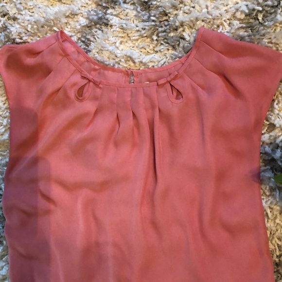 LC Lauren Conrad | Pink Keyhole Smocked Top NWOT - Picture 3 of 9